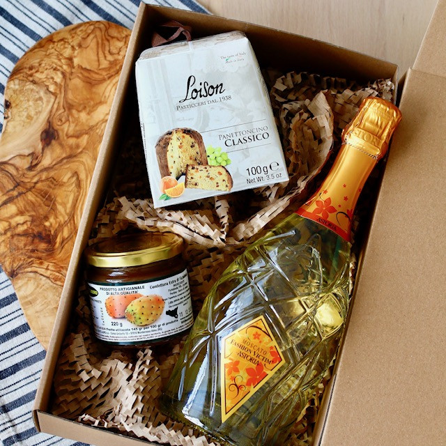 GOURMET BOX poklon pjenušavi muškat, panettone i sicilijanski džem