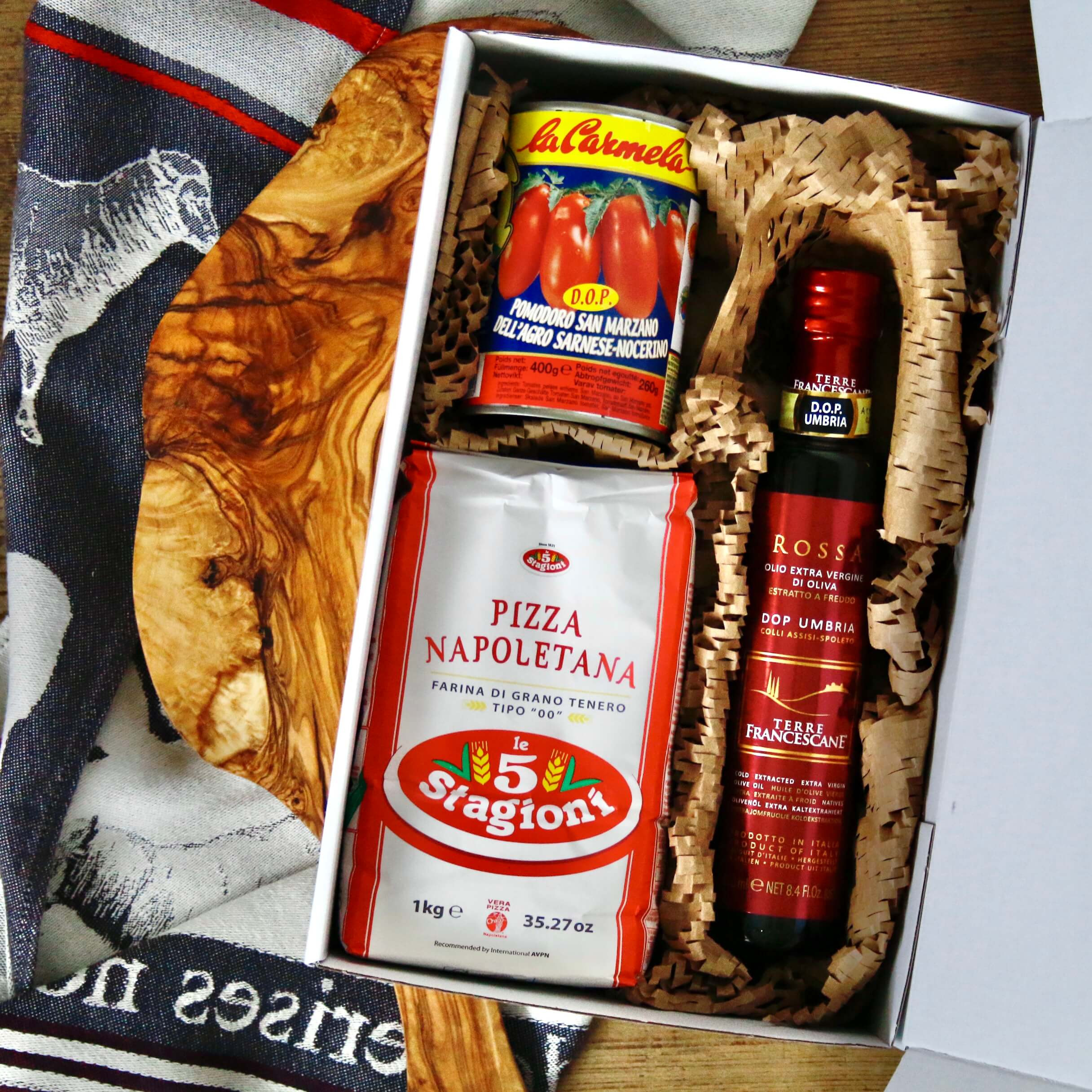 Napoletana poklon paket - pripremite pravu pizzu napoletano kod kuće (brašno verace pizza napoletana, pelati San Marzano, ekstra djevičansko maslinovo ulje) I OKUSI ITALIJE