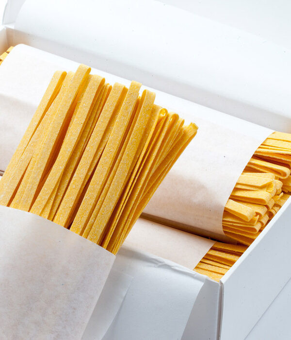 Tagliatelle amalfitane tjestenina s jajima 