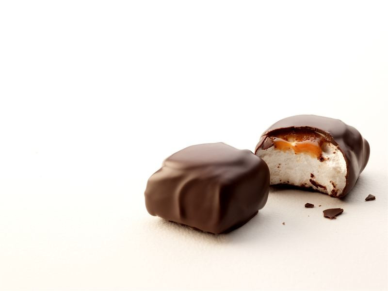 Čokoladni marshmallowi s slanom karamelom, preliveni mliječnom čokoladom