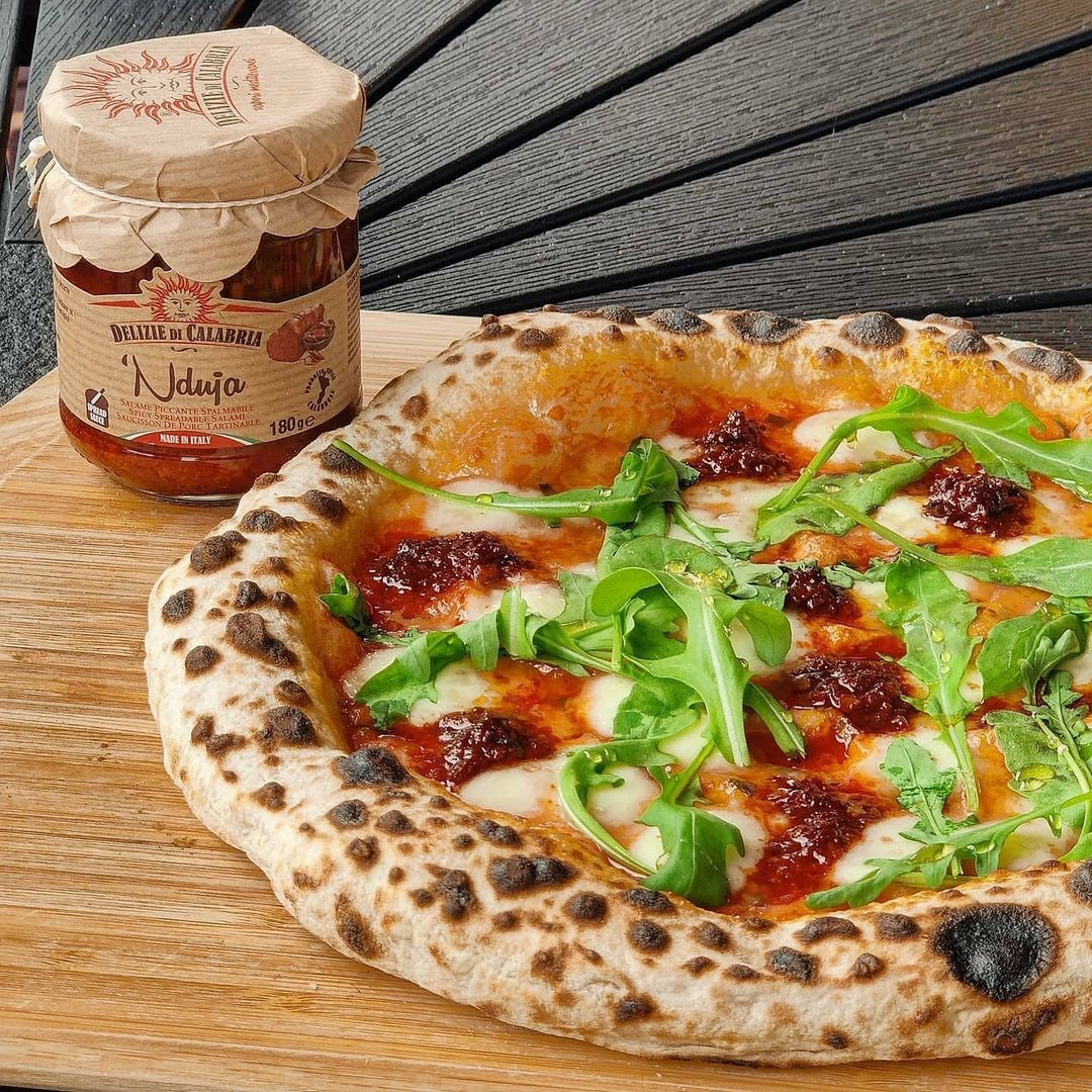 Nduja salama s čili papričicama iz Kalabrije za pizzu